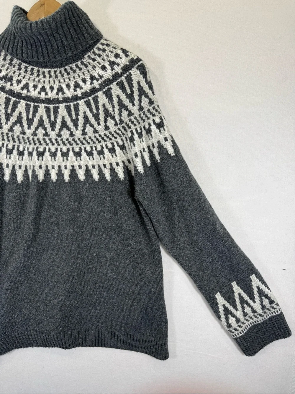 H&M Gray and White Fair Isle Turtleneck Sweater